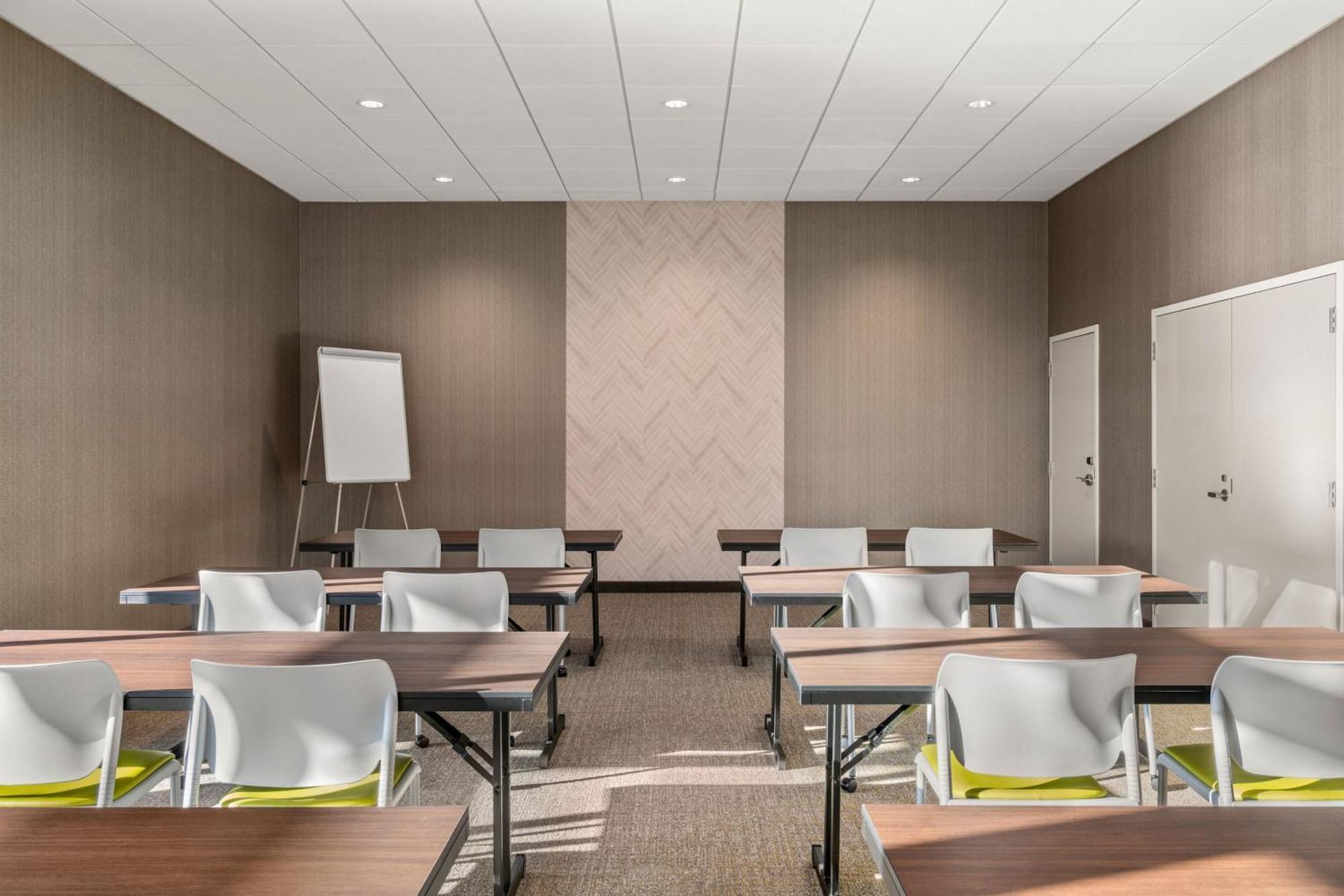 Springhill Suites By Marriott Menomonee Falls Екстер'єр фото